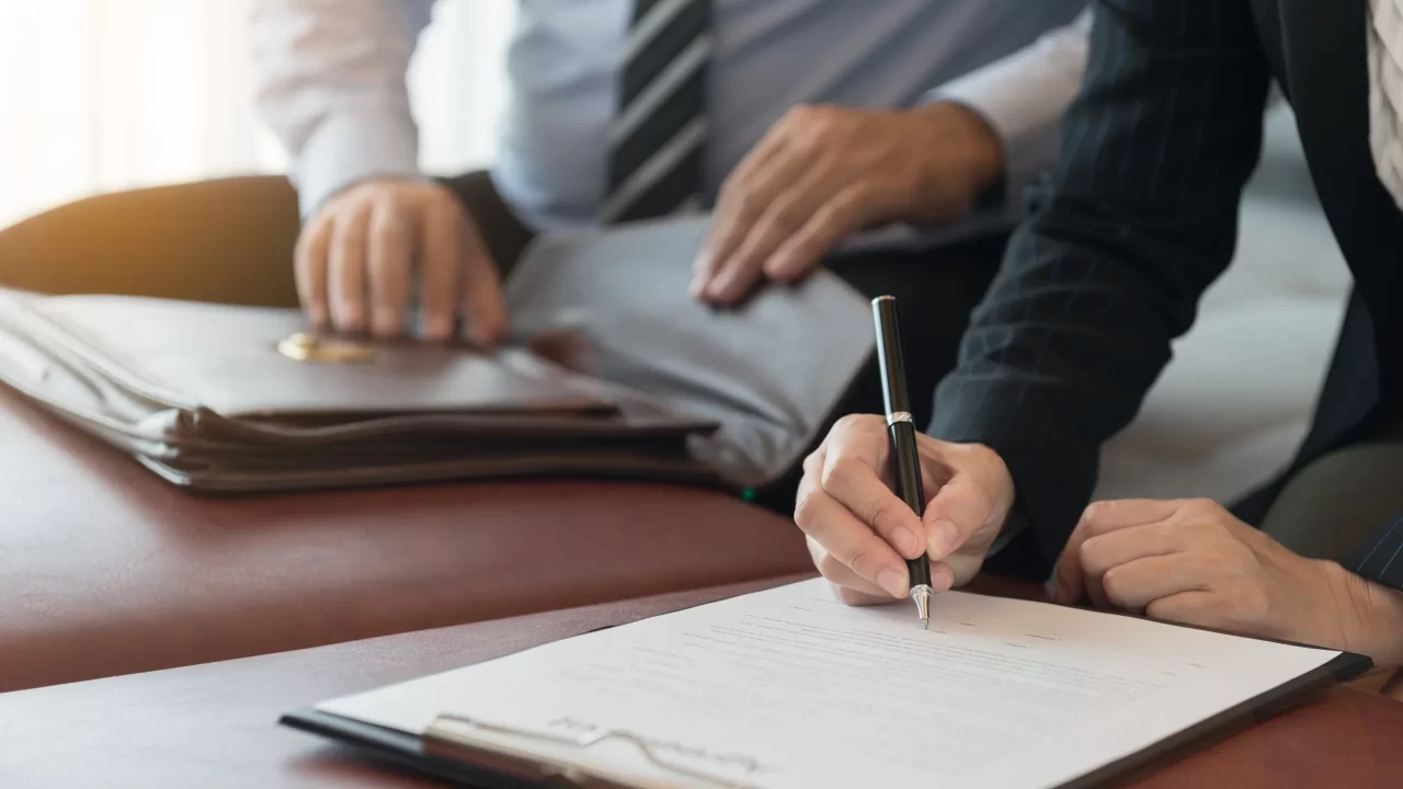 Avvocato del lavoro: tutela rapida per licenziamenti, buste paga e contratti